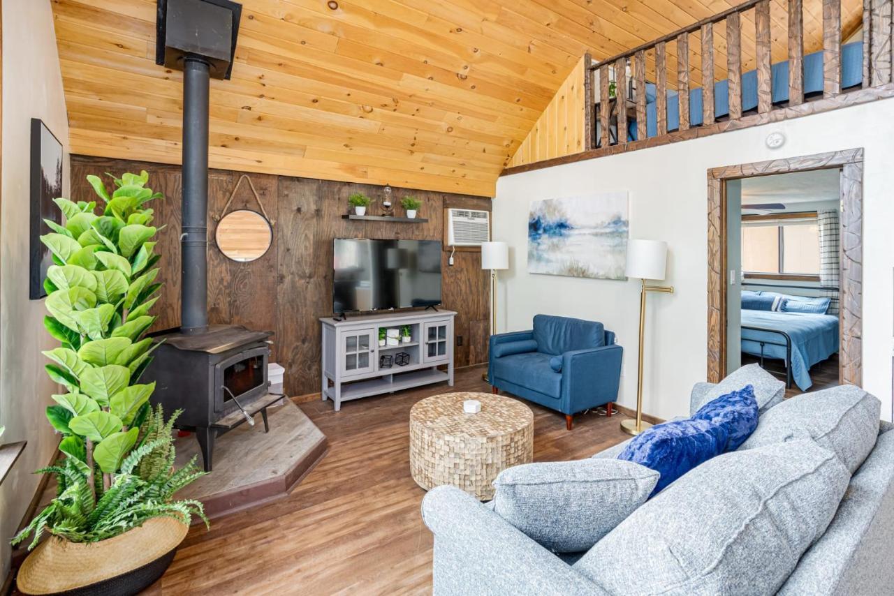Quaint Loft Cabin W Hot Tub, Firepit, Deck & Grill Hedgesville Exterior foto