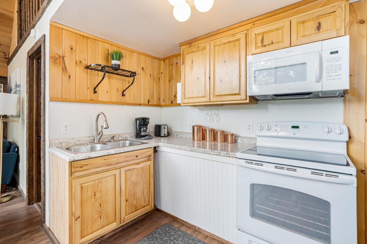 Quaint Loft Cabin W Hot Tub, Firepit, Deck & Grill Hedgesville Exterior foto
