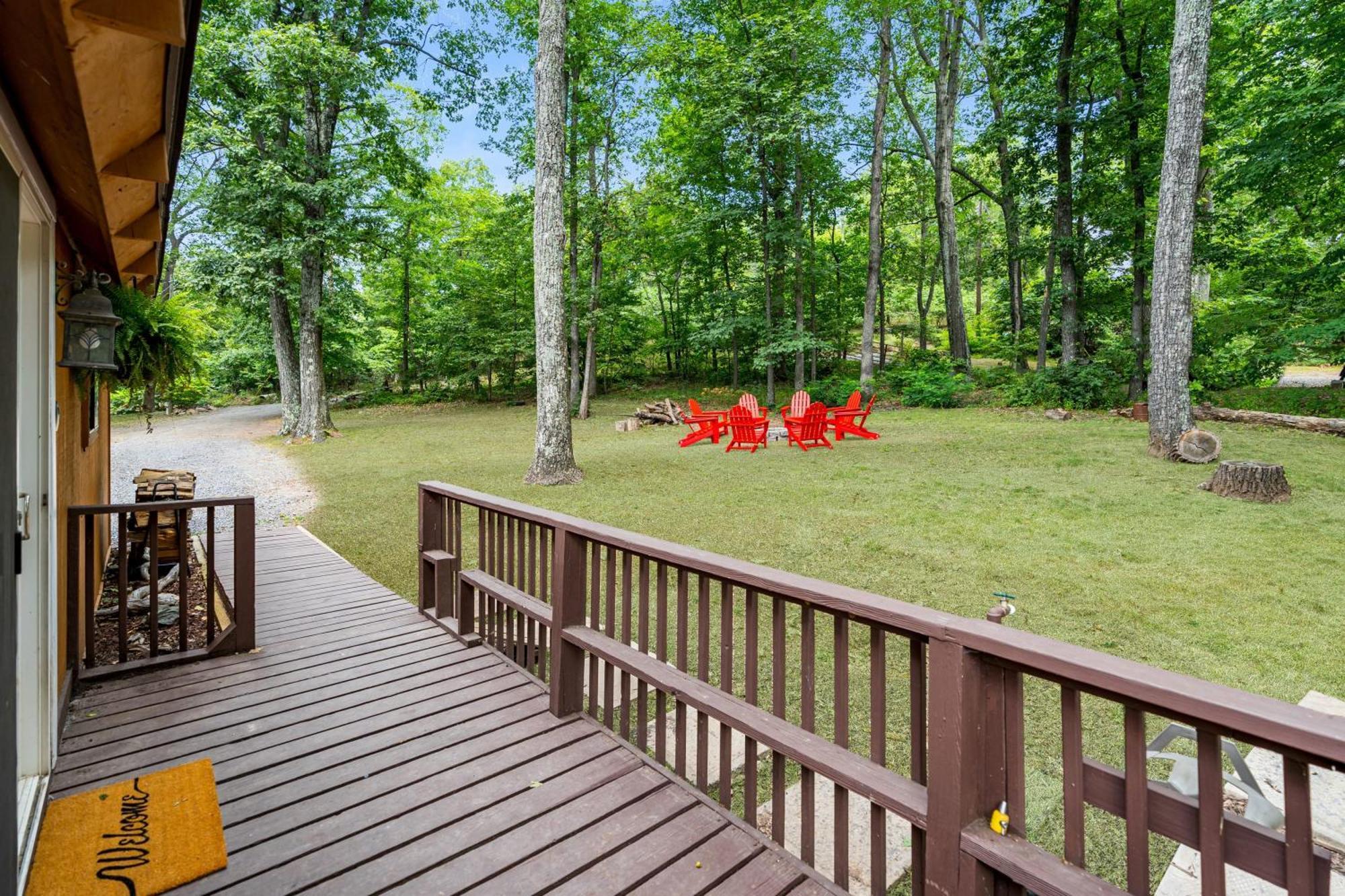 Quaint Loft Cabin W Hot Tub, Firepit, Deck & Grill Hedgesville Exterior foto