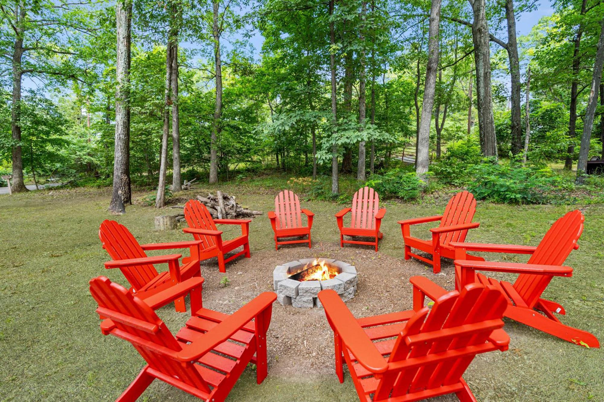Quaint Loft Cabin W Hot Tub, Firepit, Deck & Grill Hedgesville Exterior foto