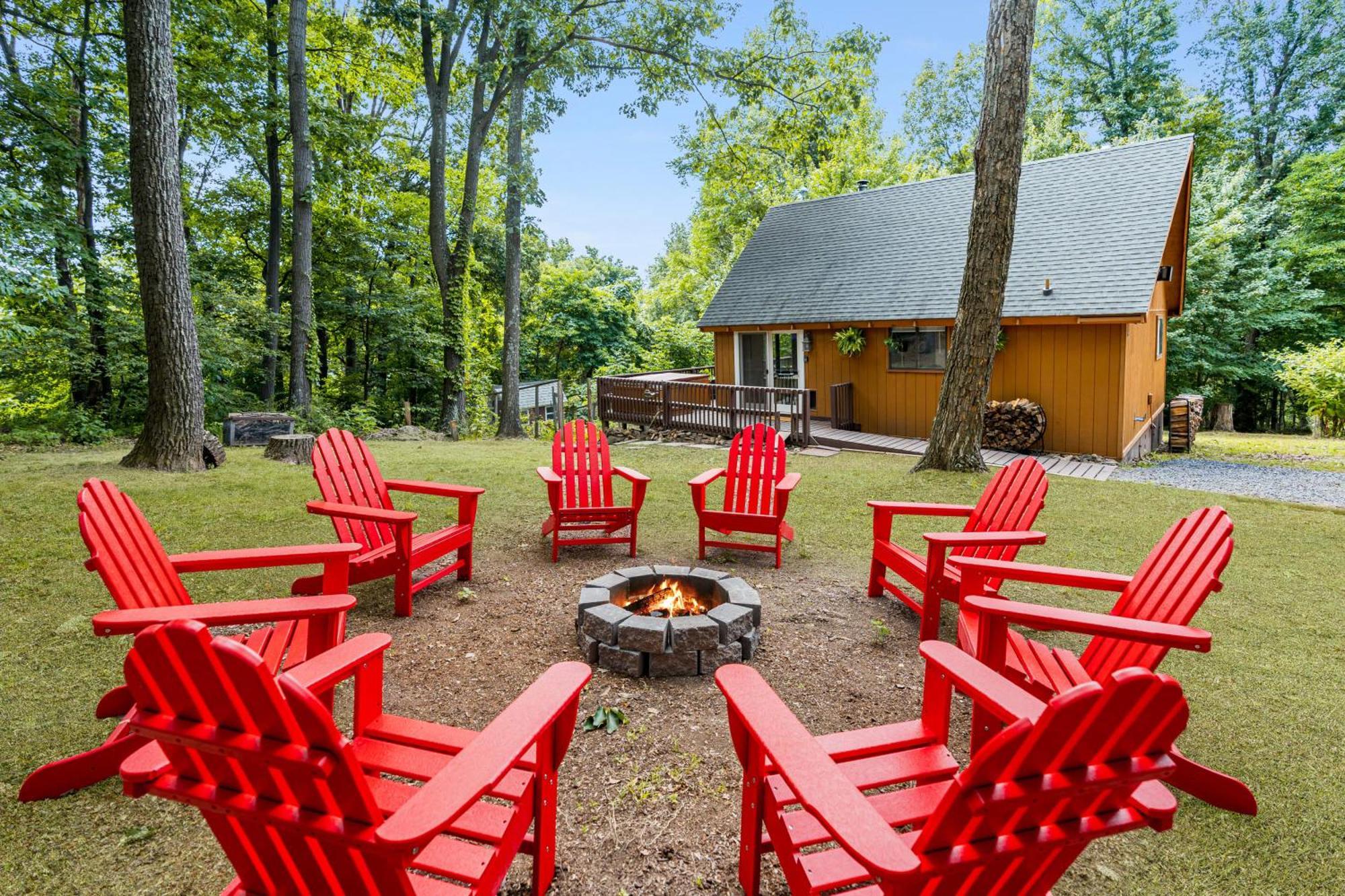 Quaint Loft Cabin W Hot Tub, Firepit, Deck & Grill Hedgesville Exterior foto
